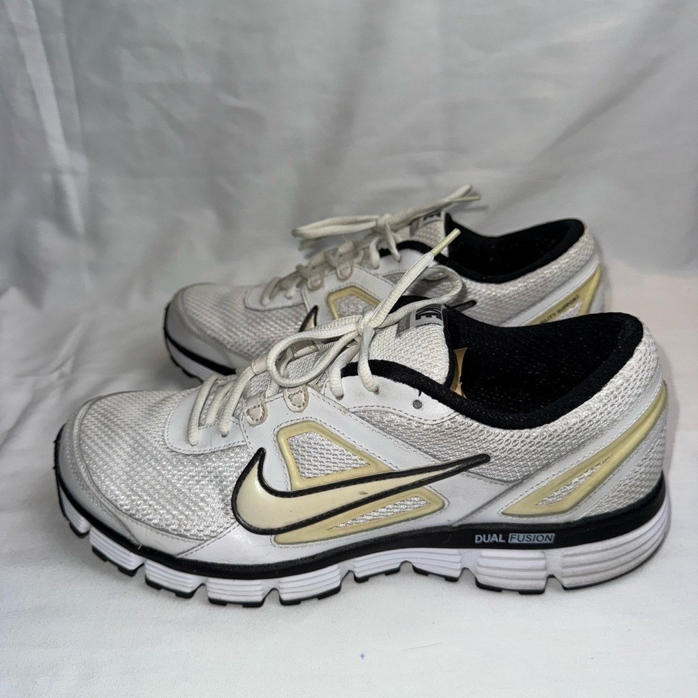 Nike men's Dual Fusion ST White and Gold athletic running Sneakers size 11